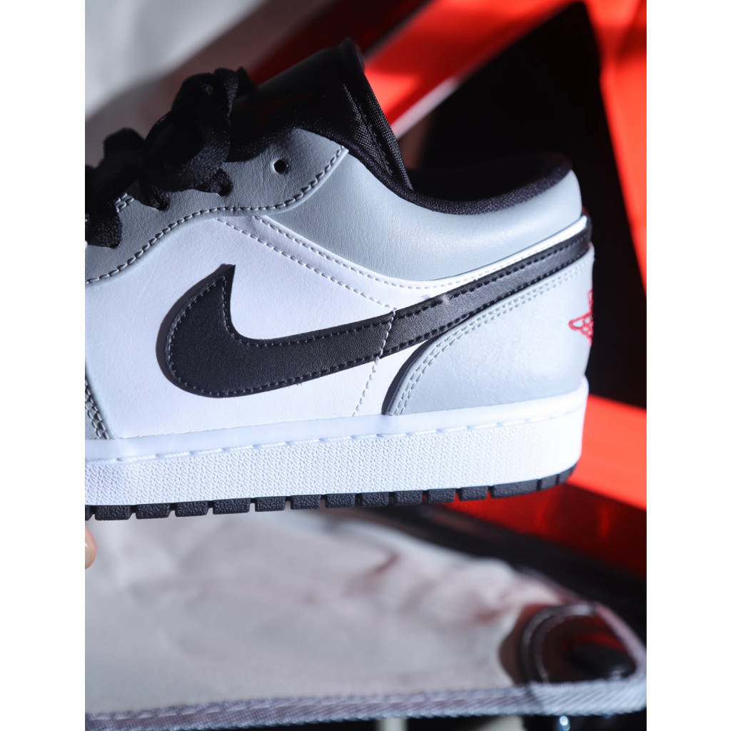 【พร้อมส่ง แท้%】Nike Air Jordan 1 Low Light Smoke Grey Sneakers AJ1 ผ้าใบ แฟชั่นลำลอง รองเท้า new