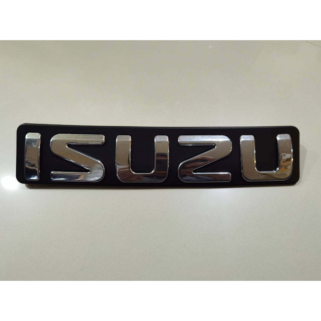 isuzu ป้ายโลโก้หน้ากระจัง isuzu d-max ปี 2012 2013 2014 2015 2016 2017 2018  สีชุบโครเมี่ยมงานเทียบแท้ศูนย์ ส่งด่วนส่งไว
