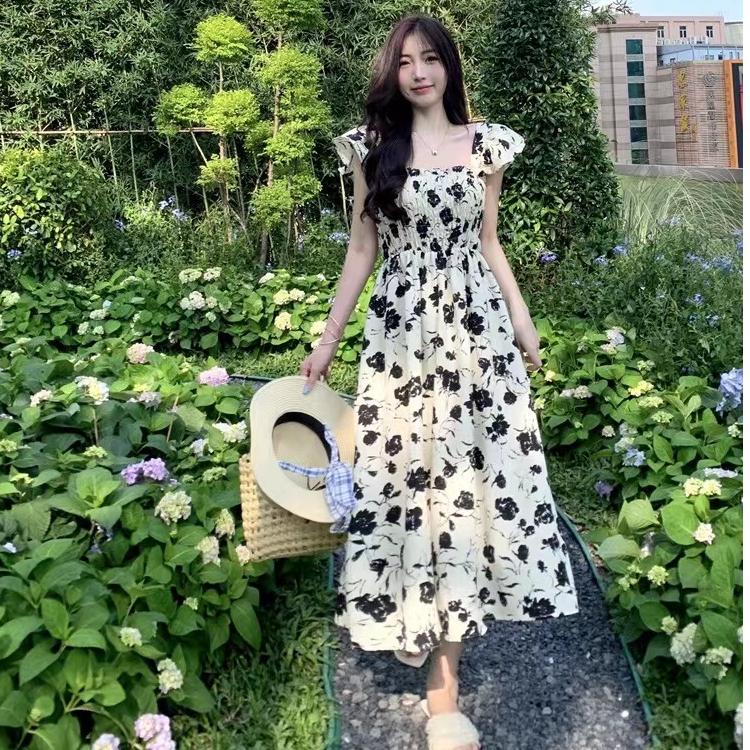lucky  yjสไตล์ใหม่สำหรับฤดูร้อนด้วยแขนบินเล็ก อ่อนหวาน สไตล์อ่อนโยน กระโปรงยาวปานกลางลายดอกไม้ฝรั่งเศส