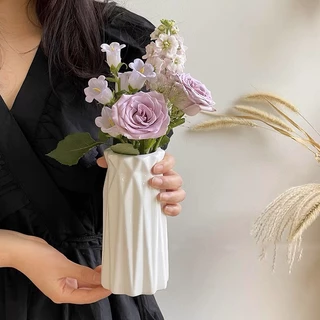 ดอกไม้ปลอม แจกันพลาสติกจําลอง สไตล์นอร์ดิก เรียบง่าย สร้างสรรค์ สําหรับตกแต่งโต๊ะ