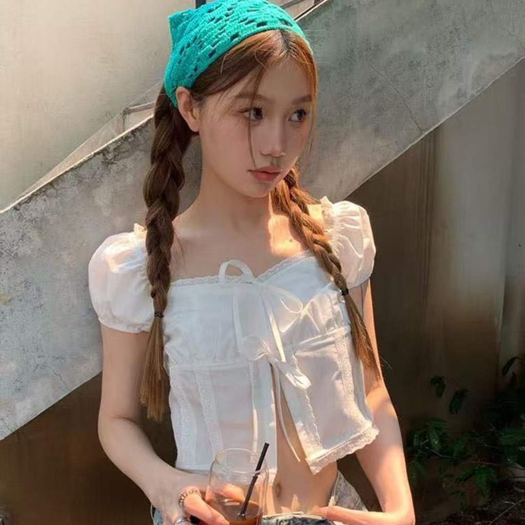 เสื้อครอปแขนสั้นคอเหลี่ยมสไตล์ฝรั่งเศส สีขาว ดีไซน์เปิดข้าง
