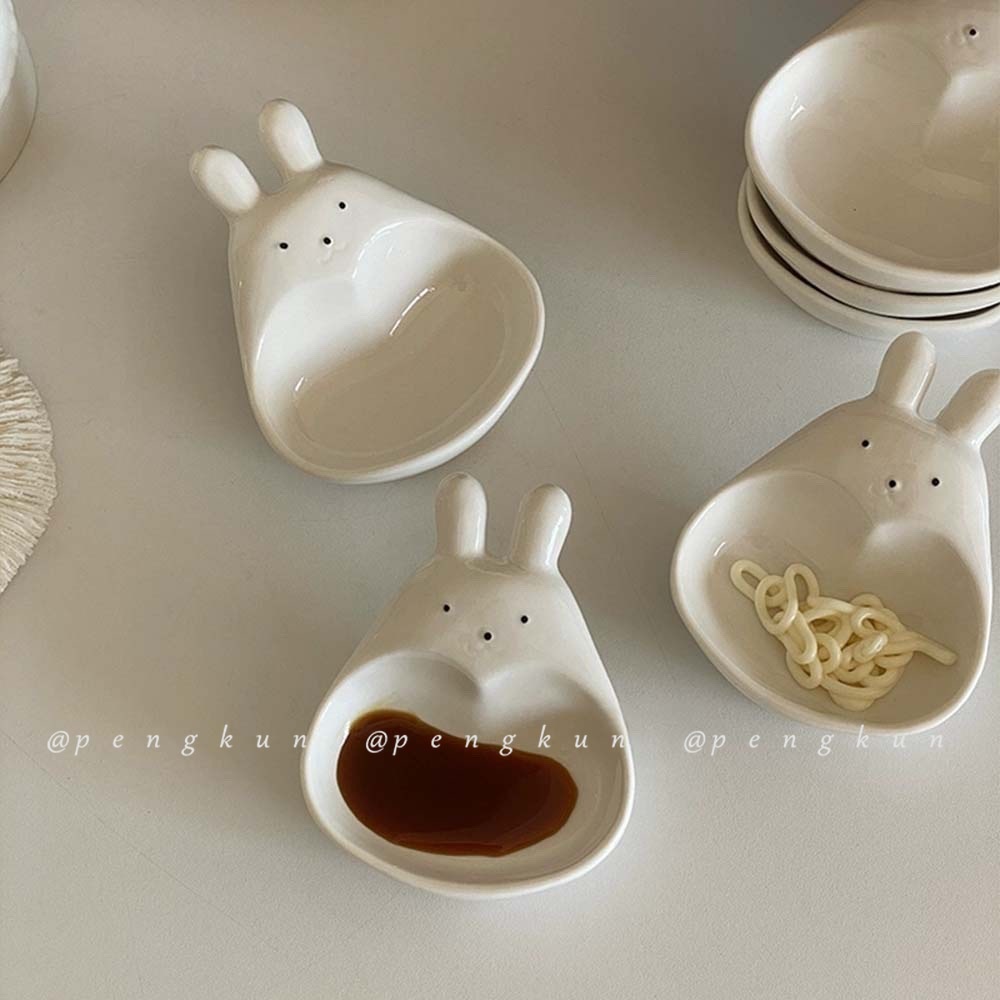 จานเซรามิค ลายการ์ตูนกระต่ายน่ารัก ขนาดเล็ก สามมิติ ของใช้ในครัวเรือน แบบสร้างสรรค์ สําหรับใส่ซอสถั่วเหลือง น้ําส้มสายชู