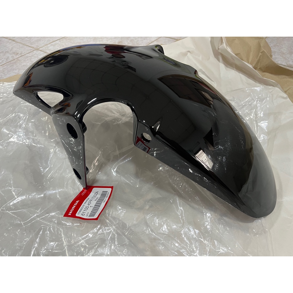 บังโคลนหน้า CBR150R ปี 2011-2016 สีดำ แดง ขาว งานแท้ honda  61100-KPP-T00**
