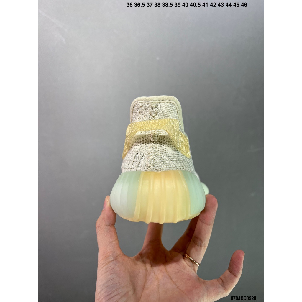 Hot sales Kanye West x Adidas Yeezy Boost 350 V2 ป้องกันการลื่นไถลและสวมใส่แฟชั่นรองเท้ากีฬาลำลอง070