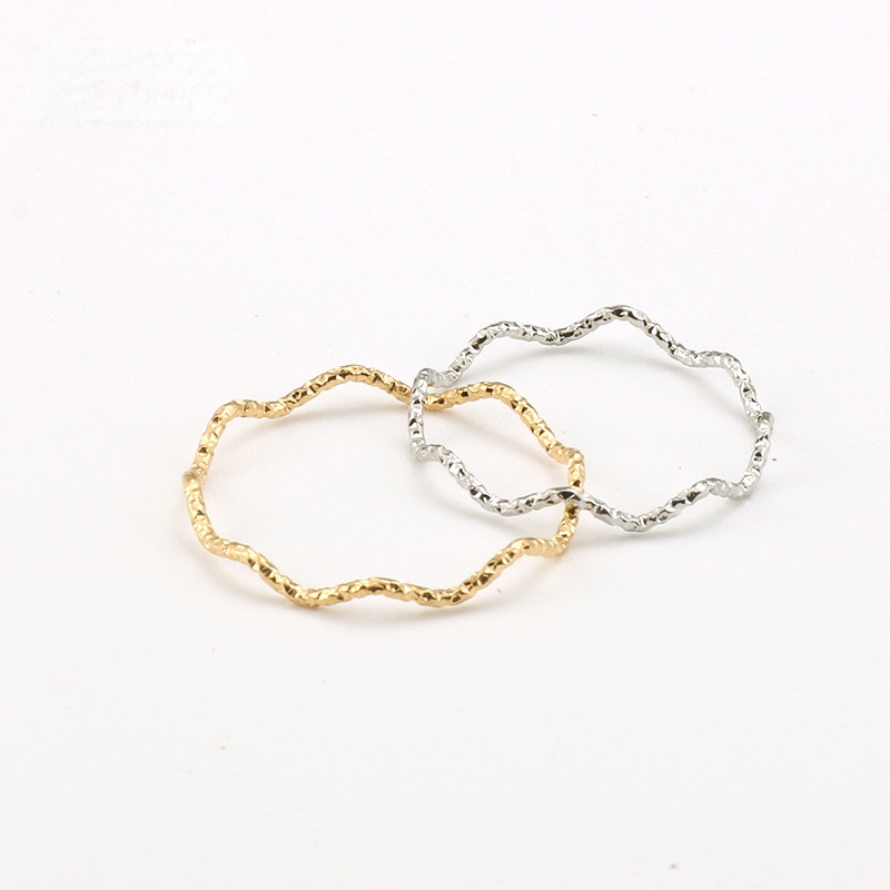 แหวนแฟชั่นหญิงแบบคลีน.Minimalist Wavy Thin สไตล์เรียบหรูสำหรับสวมใส่ทุกวันและเข้าได้กับทุกชุด