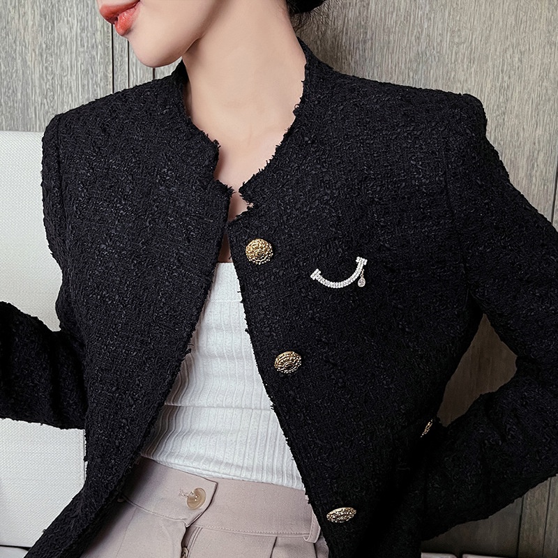 พู่เข็มกลัดอารมณ์ระดับไฮเอนด์ประณีตเสื้อกันหนาวเข็มกลัดมุกป้องกันแสงสะท้อนสูทขาคงที่เสื้อผ้าอุปกรณ์เสริม