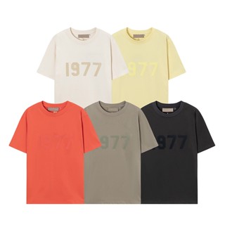 เสื้อยืดแขนสั้น ผ้าฝ้าย พิมพ์ลายตัวอักษร ESSENTIALS 1977 พลัสไซซ์ สําหรับผู้ชาย และผู้หญิง