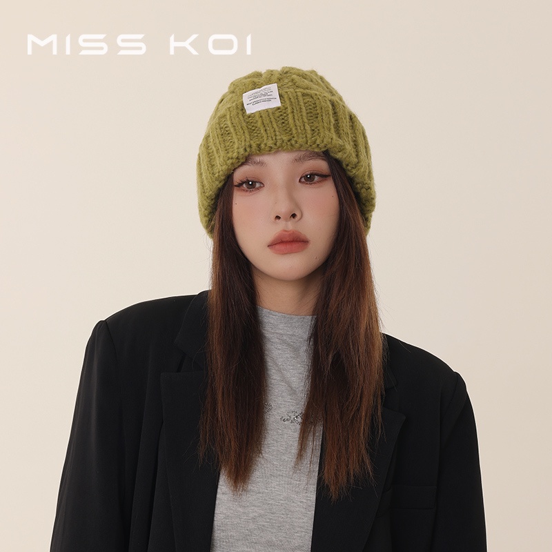 Misskoi [พร้อมส่ง] หมวกถัก ผ้าขนสัตว์ แบบหนา ทรงหลวม ขนาดเล็ก สีเขียว แฟชั่นฤดูใบไม้ร่วง ฤดูหนาว สําหรับผู้หญิง