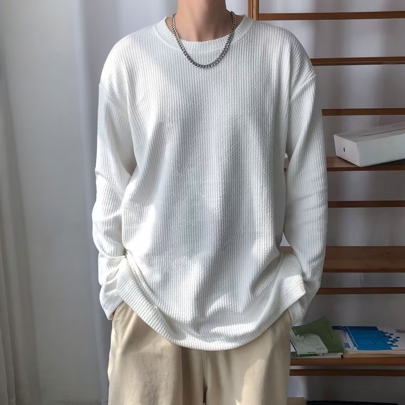 สีทึบหลวมรอบคอแขนยาวเสื้อยืดผู้ชายฤดูใบไม้ร่วงฤดูหนาว Niche High-End Textured Bottoming เสื้อด้านใน