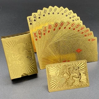 ((ของขวัญใหม่แฮปปี้) Local Tyrant Gold Poker 24K Gold ฟอยล์เล่นไพ่ Tik Tok การ์ดพลาสติกกันน้ํา PVC ล้างทําความสะอาดได้ 12.20
