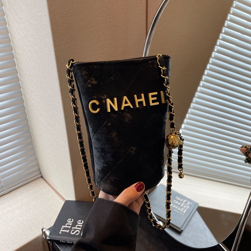 Chanel Xiaoxiangfeng ใหม่ กระเป๋าสะพายไหล่ ทรงบักเก็ต ใส่โทรศัพท์มือถือได้ ลายตัวอักษร แฟชั่นเรโทร สําหรับสตรี