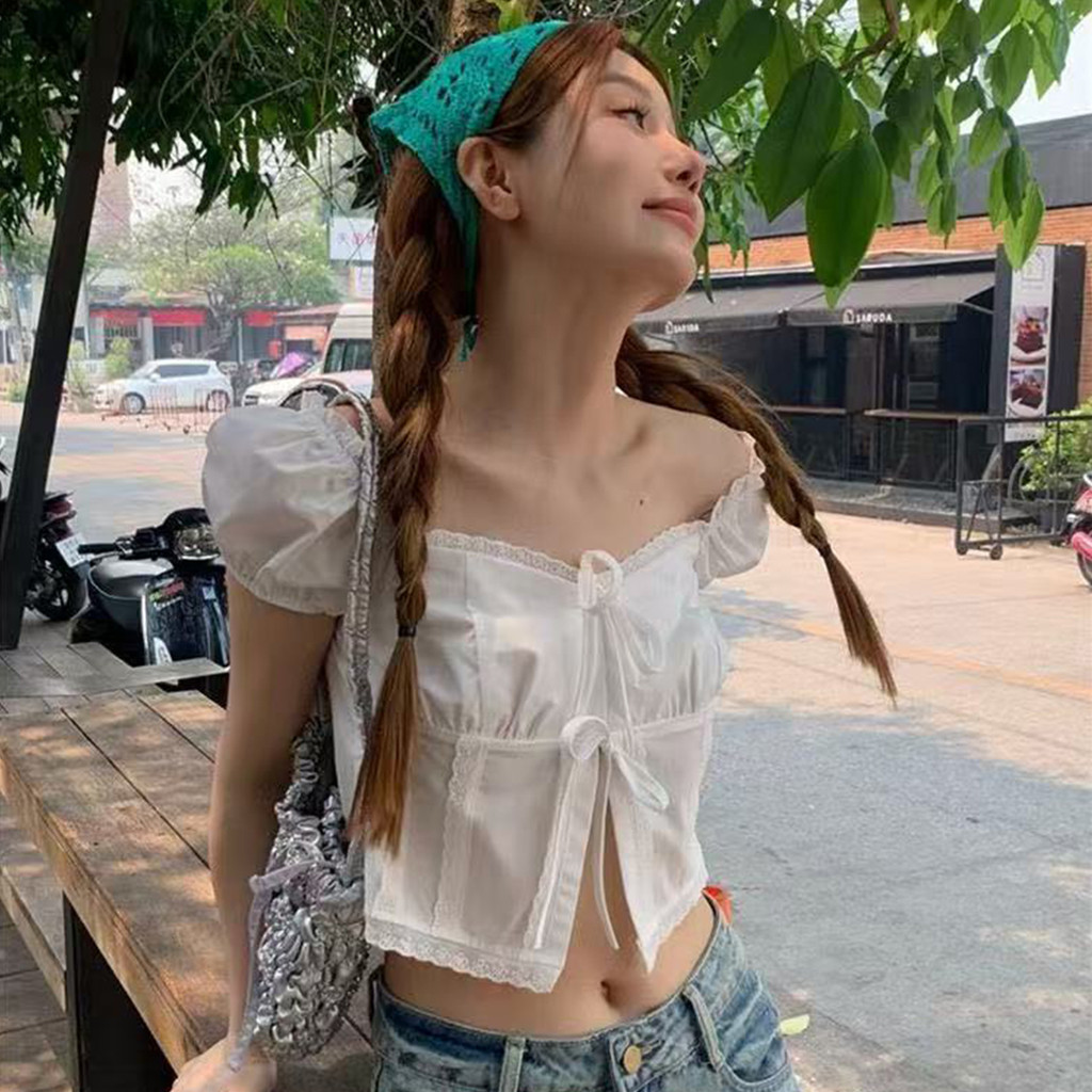 เสื้อครอปแขนสั้นคอเหลี่ยมสไตล์ฝรั่งเศส สีขาว ดีไซน์เปิดข้าง