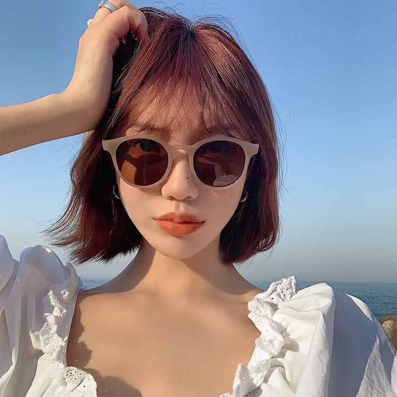 แว่นตากันแดด ป้องกันรังสียูวี เหมาะกับเดินชายหาด สไตล์วินเทจ แฟชั่นคลาสสิก สําหรับผู้หญิง และผู้ชาย