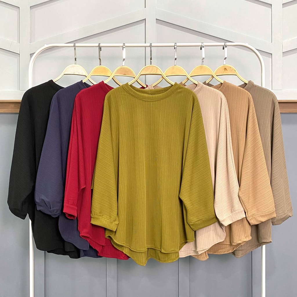 QFM Camilla Batwing Top ( 051) เสื้อเชิ้ตลําลองธรรมดา ไร้เหล็ก