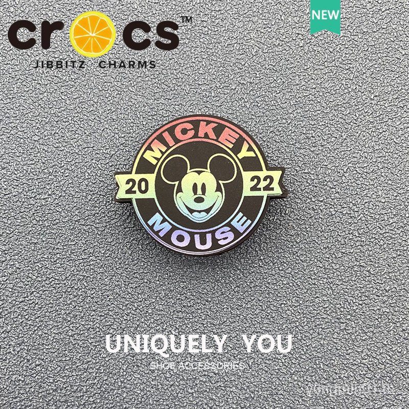 Crocs jibbitz charms Disney สายรุ้ง เฉลิมฉลองรองเท้า หัวเข็มขัด อุปกรณ์เสริมรองเท้า DIY