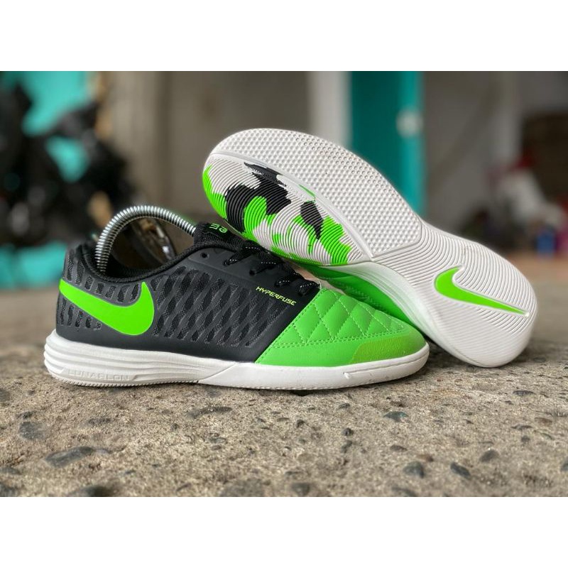 Sepatu Futsal Nike Lunar Gato II สีเขียว สีดำ สีขาว IC iu.io