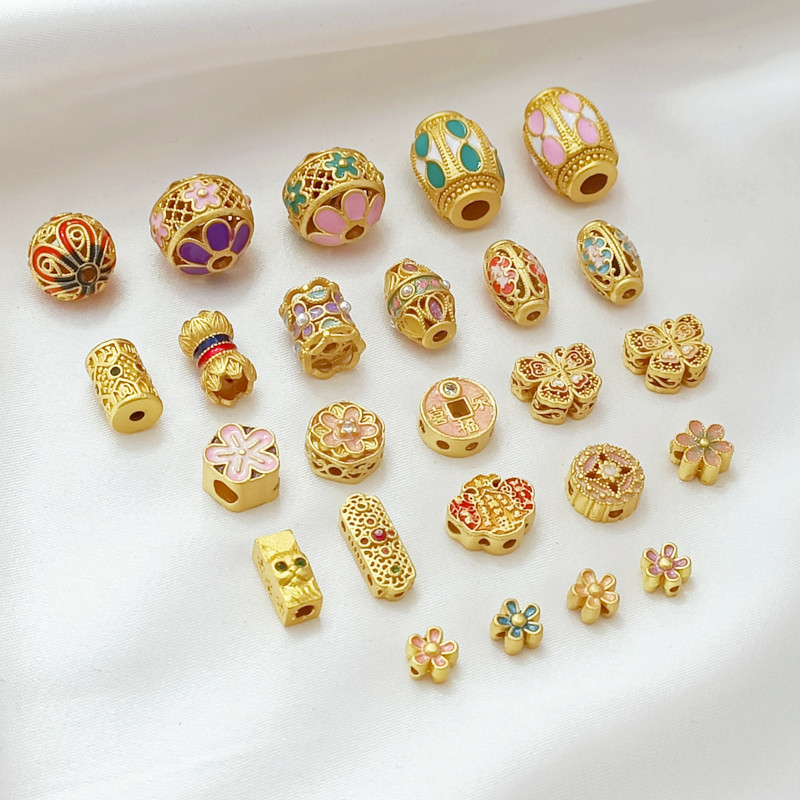 Spacer ลูกปัด 18K Sand Gold Hollow DIY เครื่องประดับดอกไม้ห้าใบ