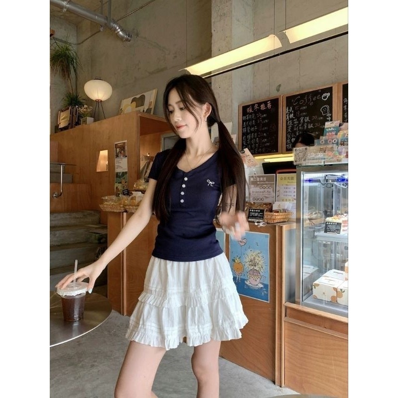 Glassy Sky💖พร้อมส่ง💖 เสื้อครอปคอกลม มินิมอนสไตล์ แขนสั้น ดีเทลแต่งลายโบว์สีพื้น เสื้อแขนสั้น(FYT80) - รูปที่ 7