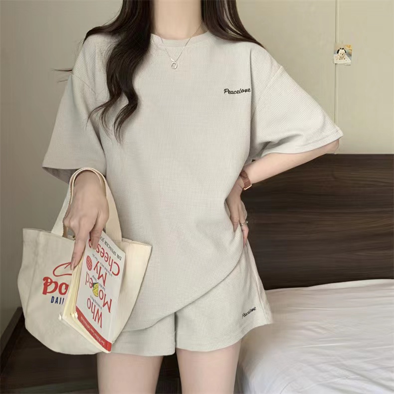 Suxi ใหม่ เสื้อยืดคอกลม แขนสั้น สีพื้น ทรงหลวม สไตล์เกาหลี เรียบง่าย + กางเกงขาสั้น 2 ชิ้น