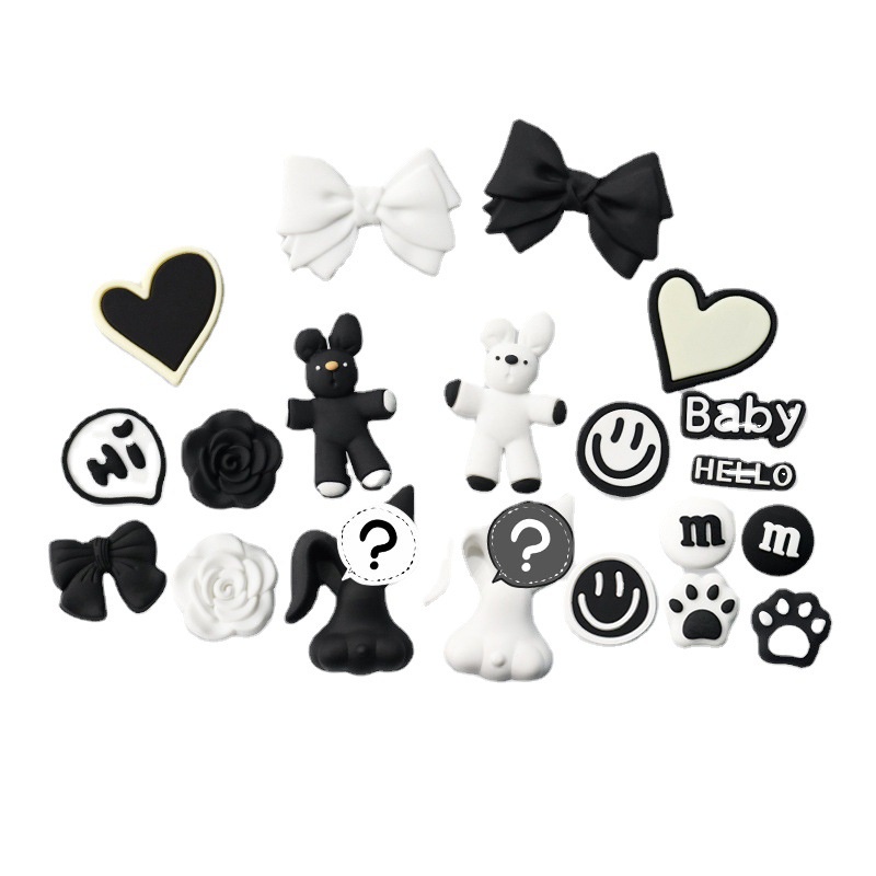สีดําสีขาวกระต ่ าย Jibbitz Charm ตกแต ่ งรองเท ้ า PVC