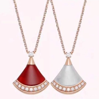 Small skirt necklace women with diamond niche design fan-shaped small fan clavicle chain simple light luxury white Fritillaria pendant ZGJE