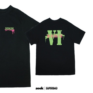 ไฟ! SEEK x SUPERBAD เสื้อยืดคอกลม รุ่น SPRAY TEE สีดำ (BLACK)