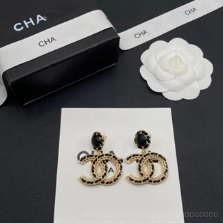 Top-quality Double C Brand Earrings for Women New Letter Pearl Pendant Black Leather Perforating Elegant High-Grade Light Luxury Women Y2K Sweet and Cool Style Elegance Exquisite Z
