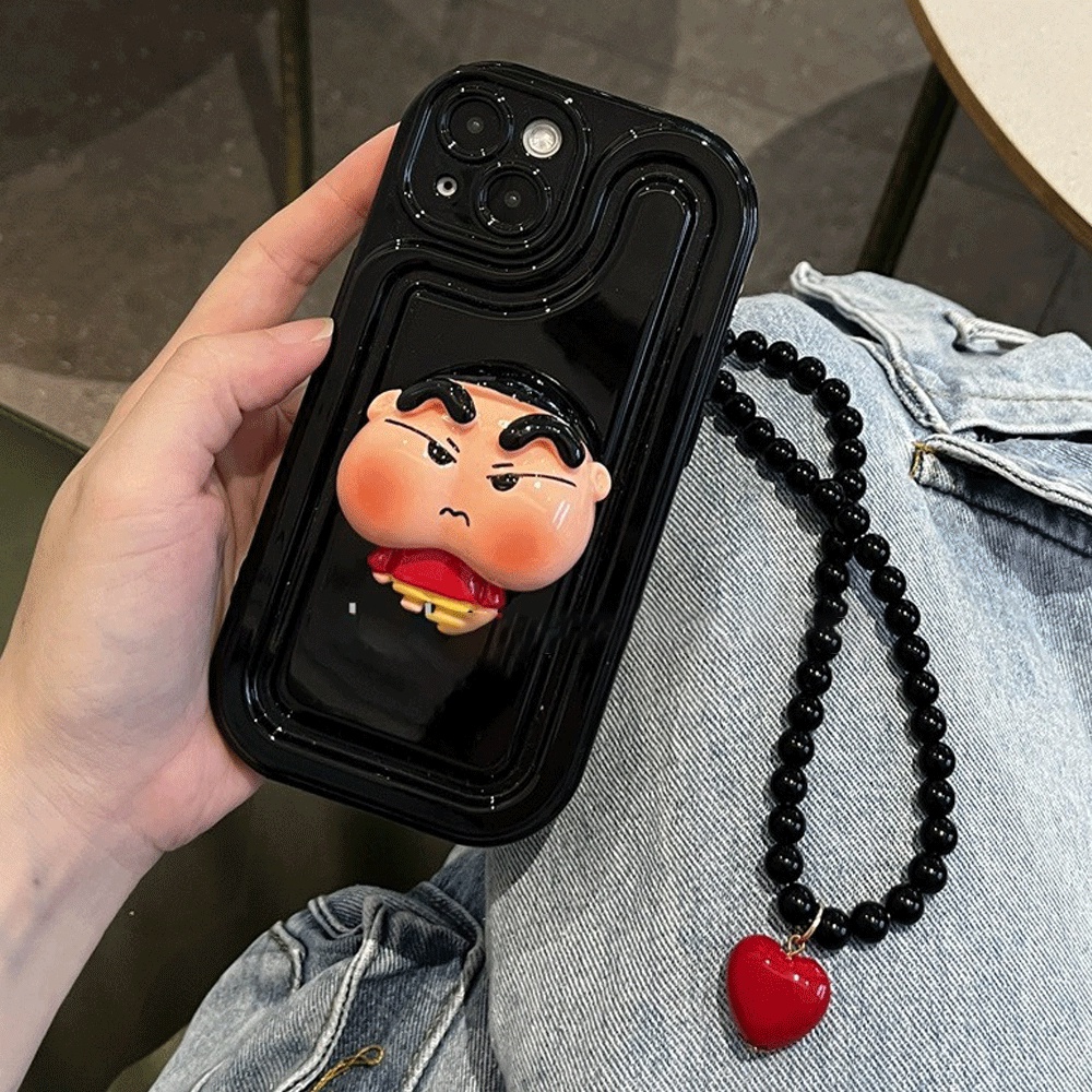 เคสโทรศัพท์มือถือ ซิลิโคนนุ่ม ใส ลายการ์ตูนชินจัง พร้อมสายคล้องข้อมือ สําหรับ IPhone 11 15 14 Pro Max 7 8 Plus 13 Pro Max 12 X Xs Xs Max XR