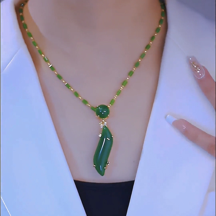 หยกอารมณ์สร้อยคอแฟชั่นผู้หญิงระดับพรีเมี่ยมโซ่กระดูกสันหลัง 2025 ของขวัญใหม่