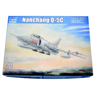 โมเดลเครื่องบินทรัมเปเตอร์ 01685 China Strong Five C Strike Airplane 1/72