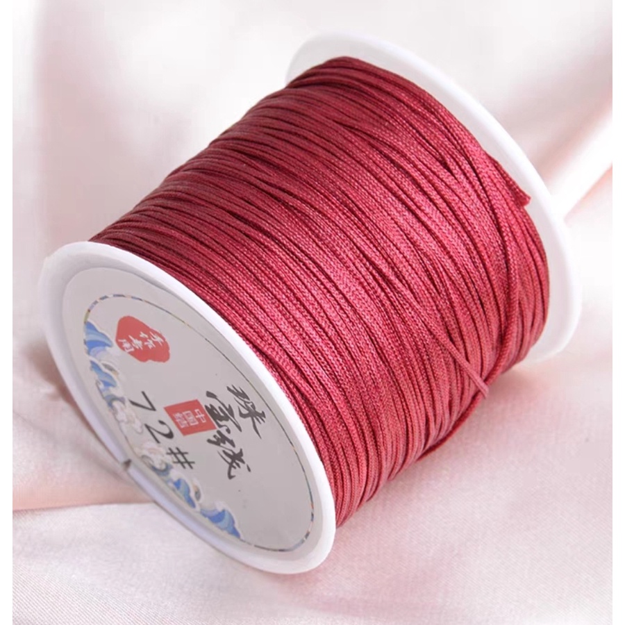 ไหมญี่ปุ่น 2 ชั้น ใช้ร้อยลูกปัด ถักเครื่องประดับเส้นแน่น เรียบลื่น ขนาด 0.8 มิล ยาว 45 เมตร และสีขาว 1 มิล ยาว 23 เมตร