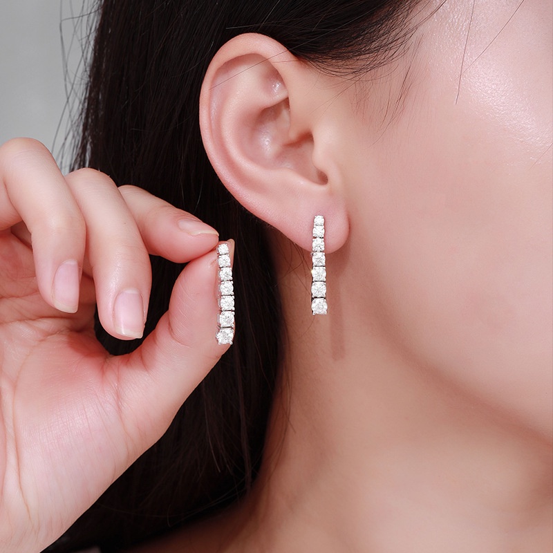 จริง Moissanite 1.42ct Gradient Designed รอบตัดสีขาว D Opulent การตั้งค่า Dangle ต่างหู S925 เงินสเตอร์ลิงพร้อมการรับรอง GRA สามารถ Pass Test สําหรับหมั้นงานแต่งงาน