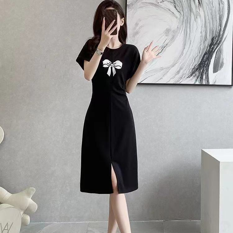 พร้อมส่ง ชุดเดรสทำงานสีดำ ใส่สบาย เรียบหรู ไล่ระดับ น่ารัก เสื้อยืดลำลองเอวสูงสไตล์ใหม่รัดเอว
