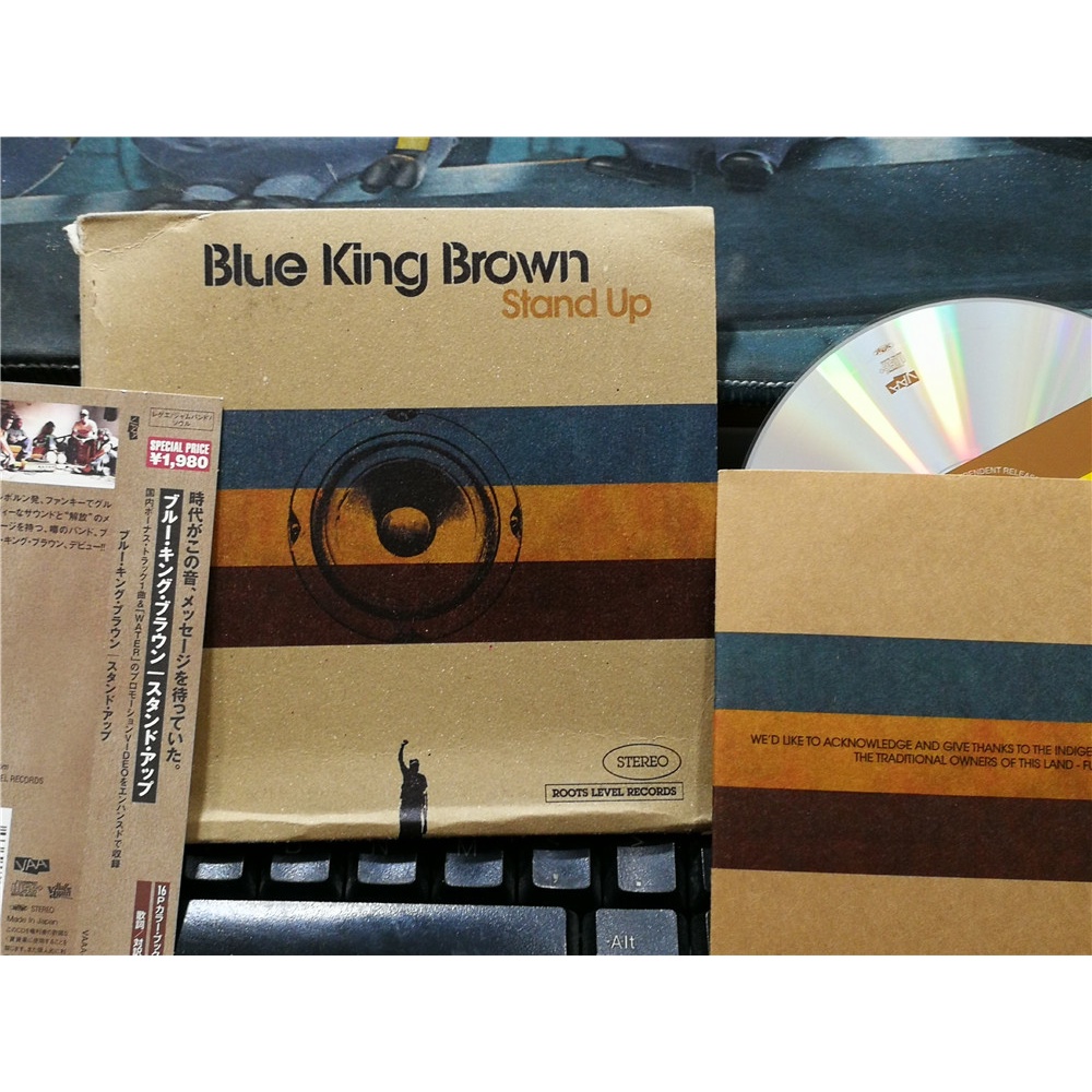 V11374:BLUE KING BROWN - Stand Up