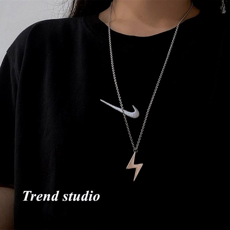 สร้อยคอรูปสายฟ้า ทันสมัย ​​เรียบง่าย สไตล์เกาหลี คอลเลกชันสร้อยคอสไตล์ฮิปฮอป สินค้าราคาพิเศษจากทางร้าน ราคาไม่แพงมาก