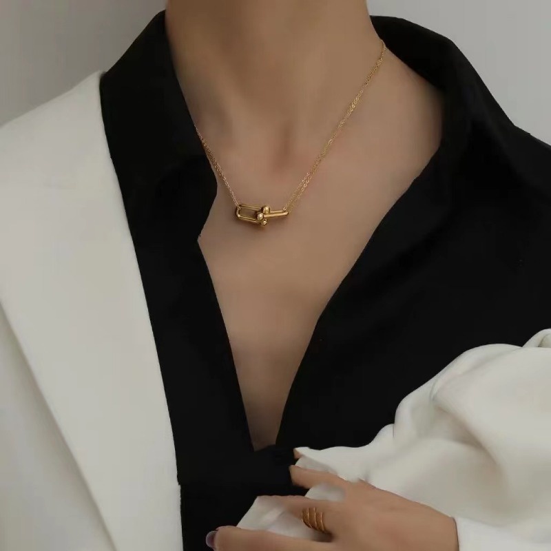 สร้อยคอไทเทเนียม ชุบทอง 18K จี้รูปตัว U เครื่องประดับแฟชั่น