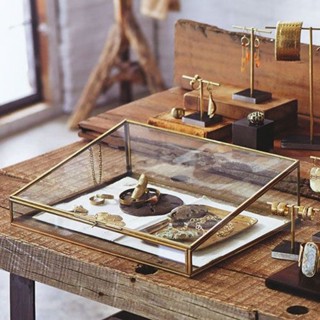 กล่องเก็บเครื่องประดับ ทรงสี่เหลี่ยมคางหมู ขอบทองแดง สไตล์เจ…