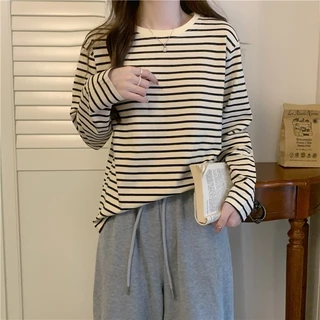FASHION.61 เสื้อยืดเเขนยาวผู้หญิงลายริ้ว รุ่น W6893