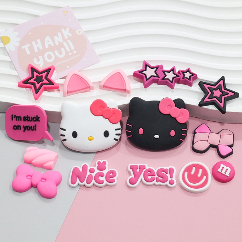 รองเท้าแตะ Crocs PVC ขนาดใหญ่ ลาย Hello Kitty KTJibbitz สีแดง สีดํา สําหรับตกแต่งรองเท้า