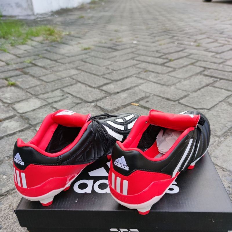 adidas Kasut Bola Sepak Ads Predator Mania หนังสีดำสีแดง FG รองเท้าฟุตบอลกลางแจ้งรองเท้าผู้ชาย Brea