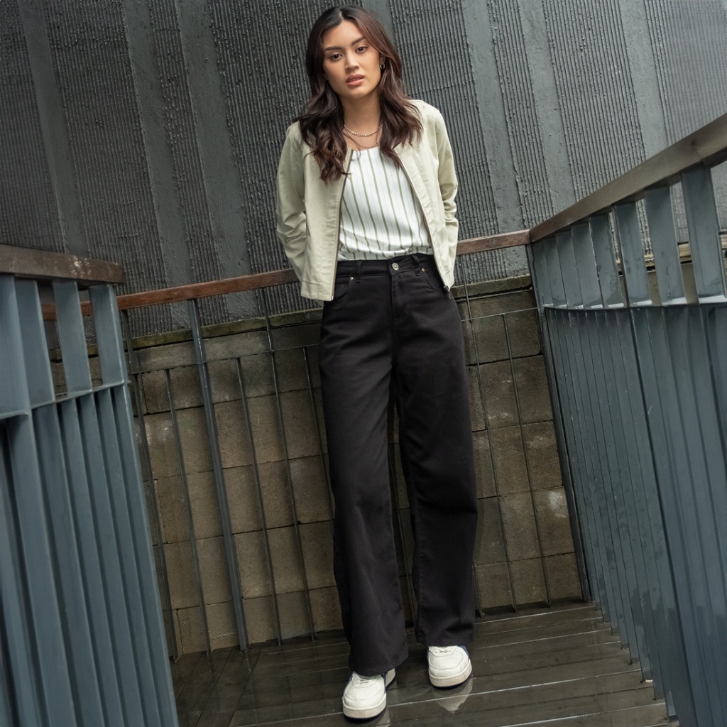 C2 Vikram กางเกงยีนส์ผู้หญิงทรงตรงสีดํา