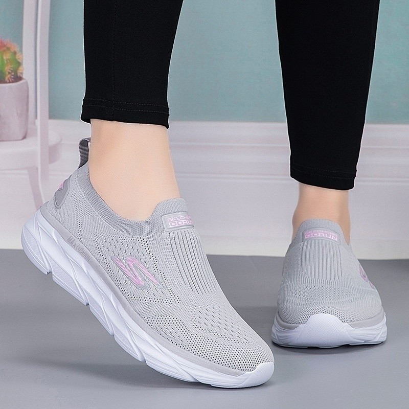จัดส่งด่วน Skechers_Max Cushion Summer Slip On รองเท้าผ้าใบผู้หญิง รองเท้ากีฬา รองเท้าผ้าใบผู้หญิง NESQ CE99 QX0D REWM G9WV