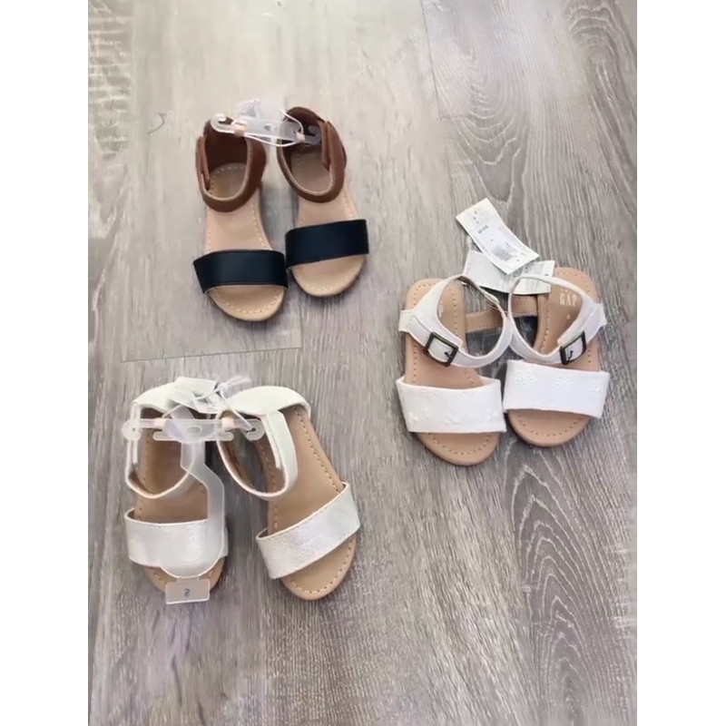 รองเท้าแตะ 3 รุ่น Old Navy and Gap