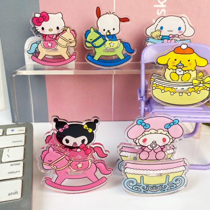 SANRIO ตุ๊กตาม้าโยกอะคริลิค แบบตั้งโต๊ะ ของเล่นสําหรับตกแต่งโต๊ะ