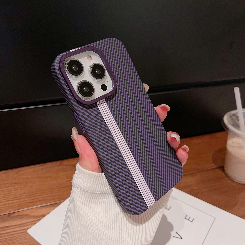 เคสโทรศัพท์มือถือ พลาสติก คาร์บอนไฟเบอร์ ป้องกันขอบกล้อง สําหรับ iPhone 13 12 Pro Max 15 14 Plus K01
