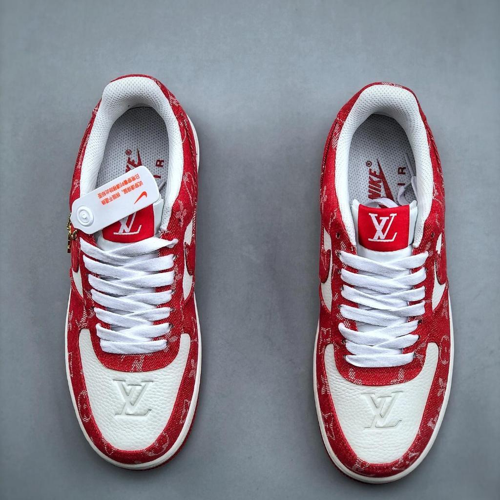 Louis Vuitton x Nike Air Force 1 07 LV8 "สีแดง/สีขาว" Low Cut รองเท้าผ้าใบลำลองรองเท้าแบนสำหรับผู้ช