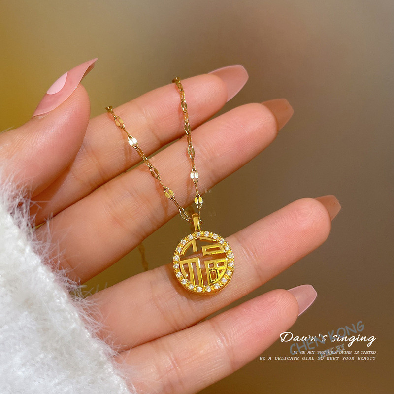 สร้อยคอทองคำเพชรเต็มตัวอักษรโชคลาภ 18K ไทเทเนียม สตีล สร้อยคอโซ่กระดูกไหปลาร้า สร้อยคอประณีตสำหรับผู้หญิง ของขวัญวันวาเลนไทน์