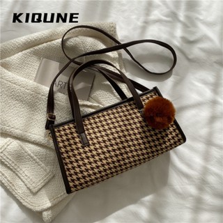 KIQUNE  กระเป๋าผู้หญิงสะพายข้าง กระเป๋าสะพาย ข้าง 2023 NEW   ins สไตล์เกาหลี Chic Trendy L91TUKK 37Z230910