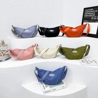 【พร้อมส่ง】miss bag fashion กระเป๋าสะพายข้างสไตล์ใหม่ กระเป๋าสะพายไนลอน รุ่น D-1555