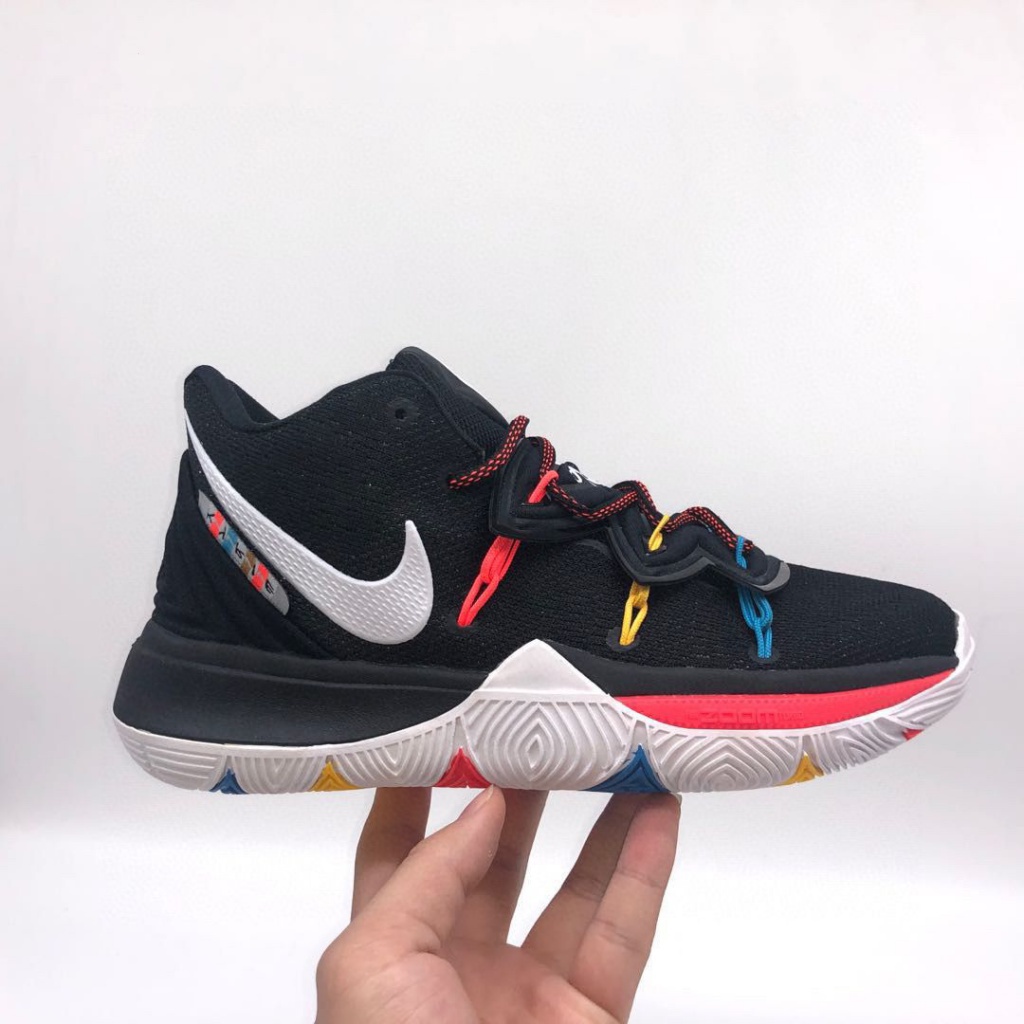 Kyrie 5 x hot sale friends basketball shoe